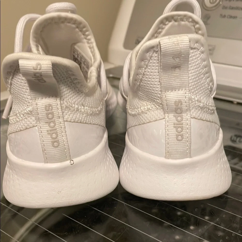 Stylish White Sneakers - Picture 4 of 5